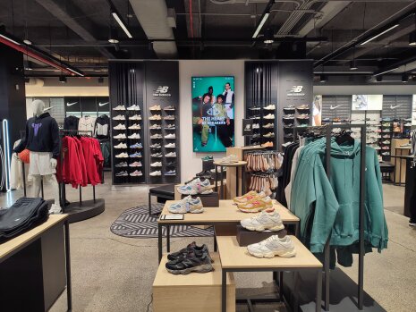 Foot Locker Times Square - ©&amp;#160;Républik Retail / C.Chenevoy