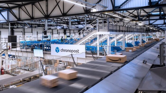 Les trieuses permettent aux colis d’être dispatchés en trois minutes vers leur porte de chargement. - © D.R.