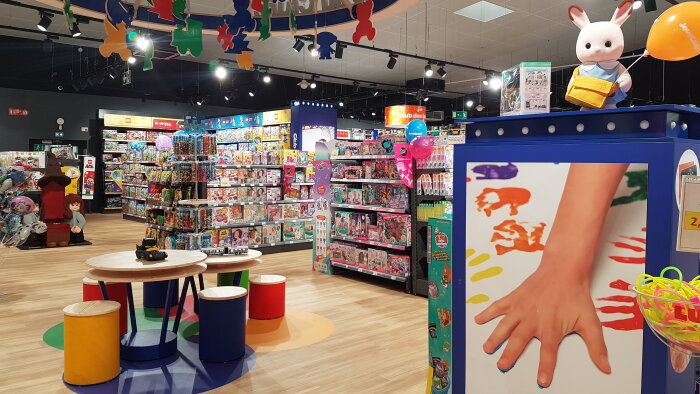Le nouveau concept prévoit un espace d’échanges en plein milieu du magasin. - © CC / Républik Retail