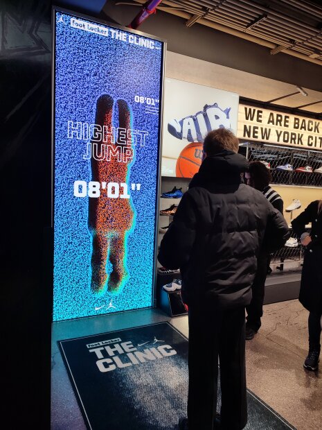 Foot Locker Times Square - ©&amp;#160;Républik Retail / C.Chenevoy