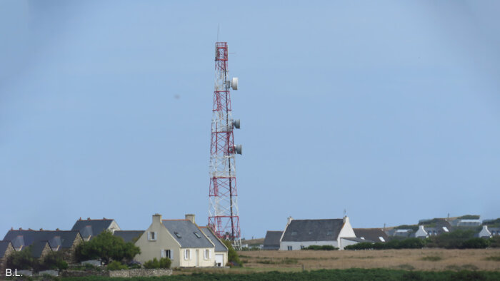 Une antenne de téléphonie mobile sur l’île d’Ouessant. - © B.L.