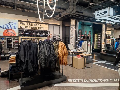 Foot Locker Times Square - ©&amp;#160;Républik Retail / C.Chenevoy
