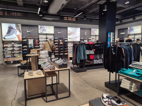 Foot Locker Times Square - ©&amp;#160;Républik Retail / C.Chenevoy