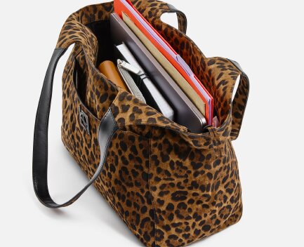 Les prix varient de 110 € pour les petits sacs à 240 € pour les cabas en cuir. - © D.R.