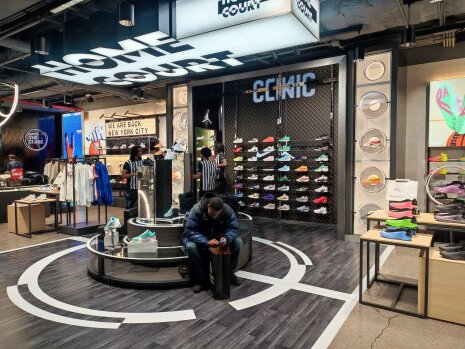 Foot Locker Times Square - ©&amp;#160;Républik Retail / C.Chenevoy