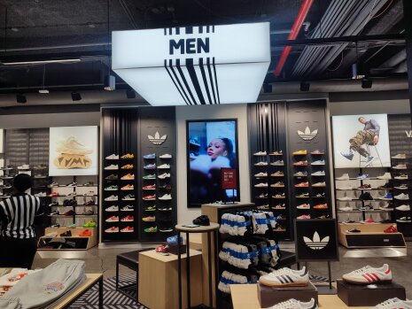 Foot Locker Times Square - ©&amp;#160;Républik Retail / C.Chenevoy