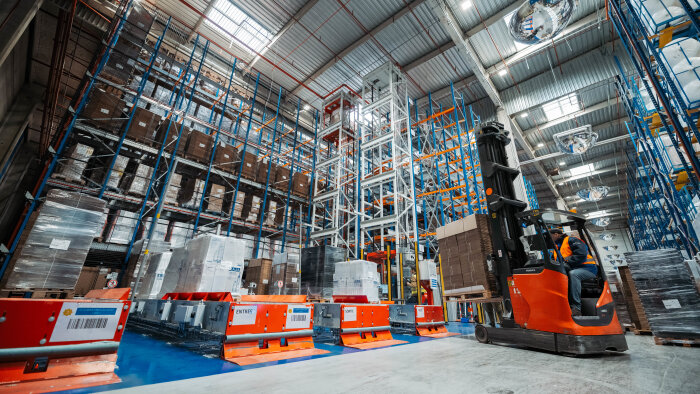 Le site de Raja à Paris Nord2 peut désormais traiter 14 700 palettes contre 8 000 auparavant. - © David LY