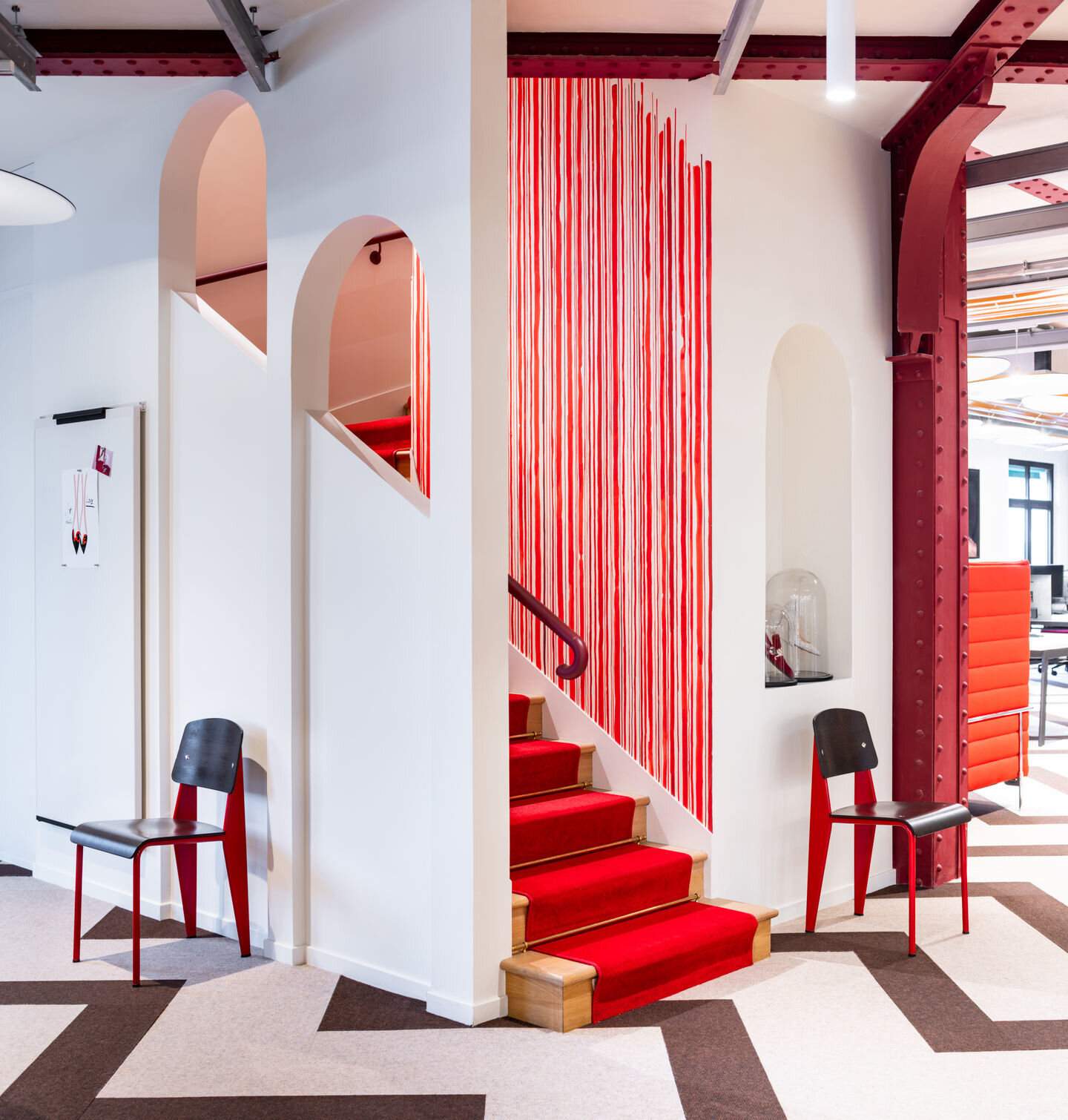 L’aménagement des nouveaux bureaux de Louboutin par Vitra. - © Vitra/Frederic Baron-Morin