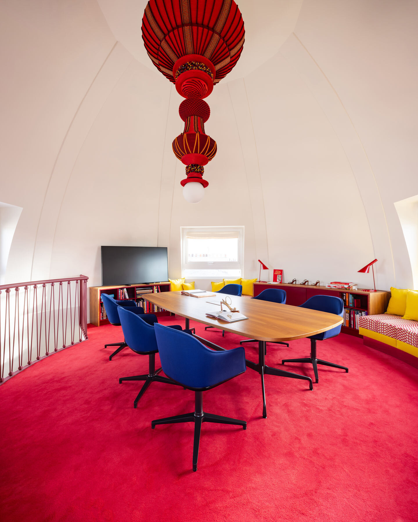 L’aménagement des nouveaux bureaux de Louboutin par Vitra. - © Vitra/Frederic Baron-Morin