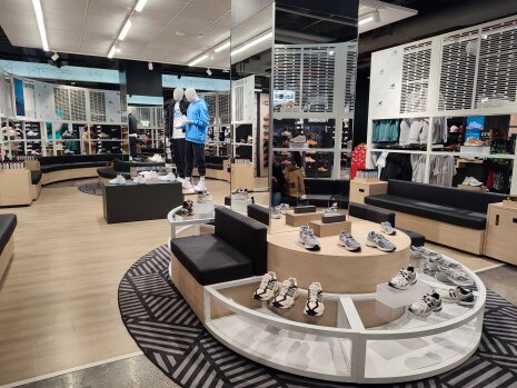Foot Locker Times Square - ©&amp;#160;Républik Retail / C.Chenevoy