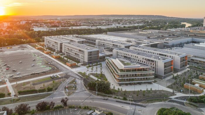 grEEn-campus Stellantis à Poissy : 72 000 m² dédiés à l’innovation, l’environnement et au collectif - © Crédit Agricole Immobilier