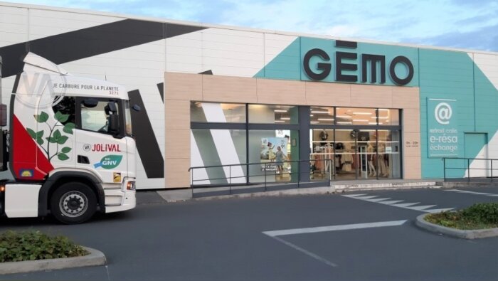 Pour sa région Ouest, Gémo utilise le biogaz pour 60 % de ses flux, 80 % en 2023. - © D.R.