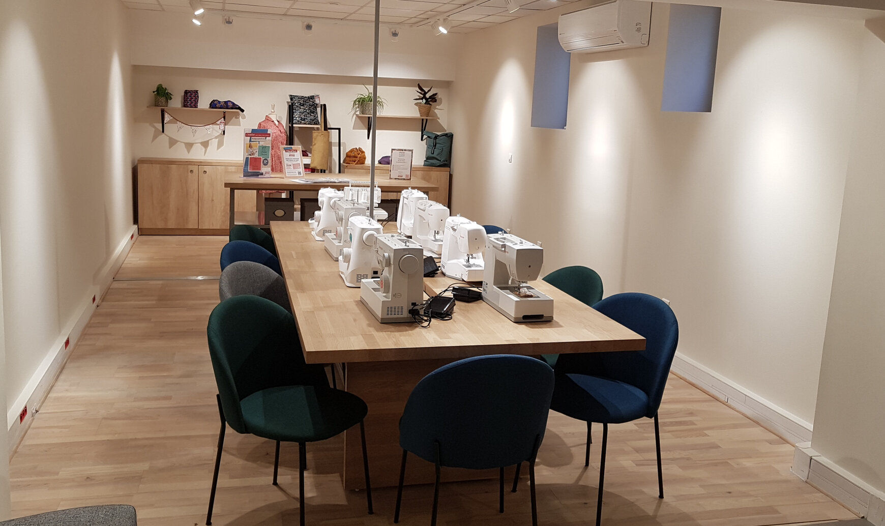 L’atelier peut accueillir jusqu’à 8 personnes (4 en ce moment) - © CC / Républik Retail