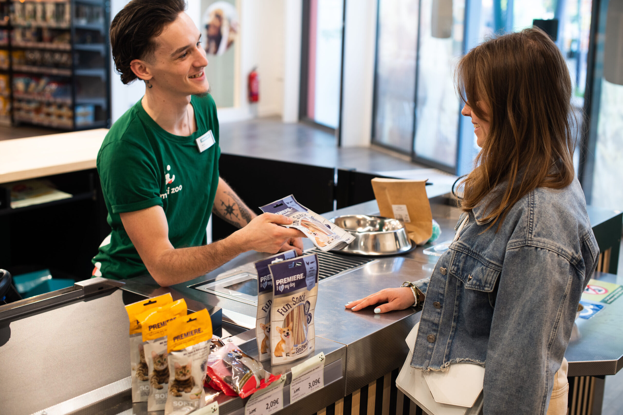 Les vendeurs suivent régulièrement des formations pour apporter des conseils aux clients. - © Maxi Zoo