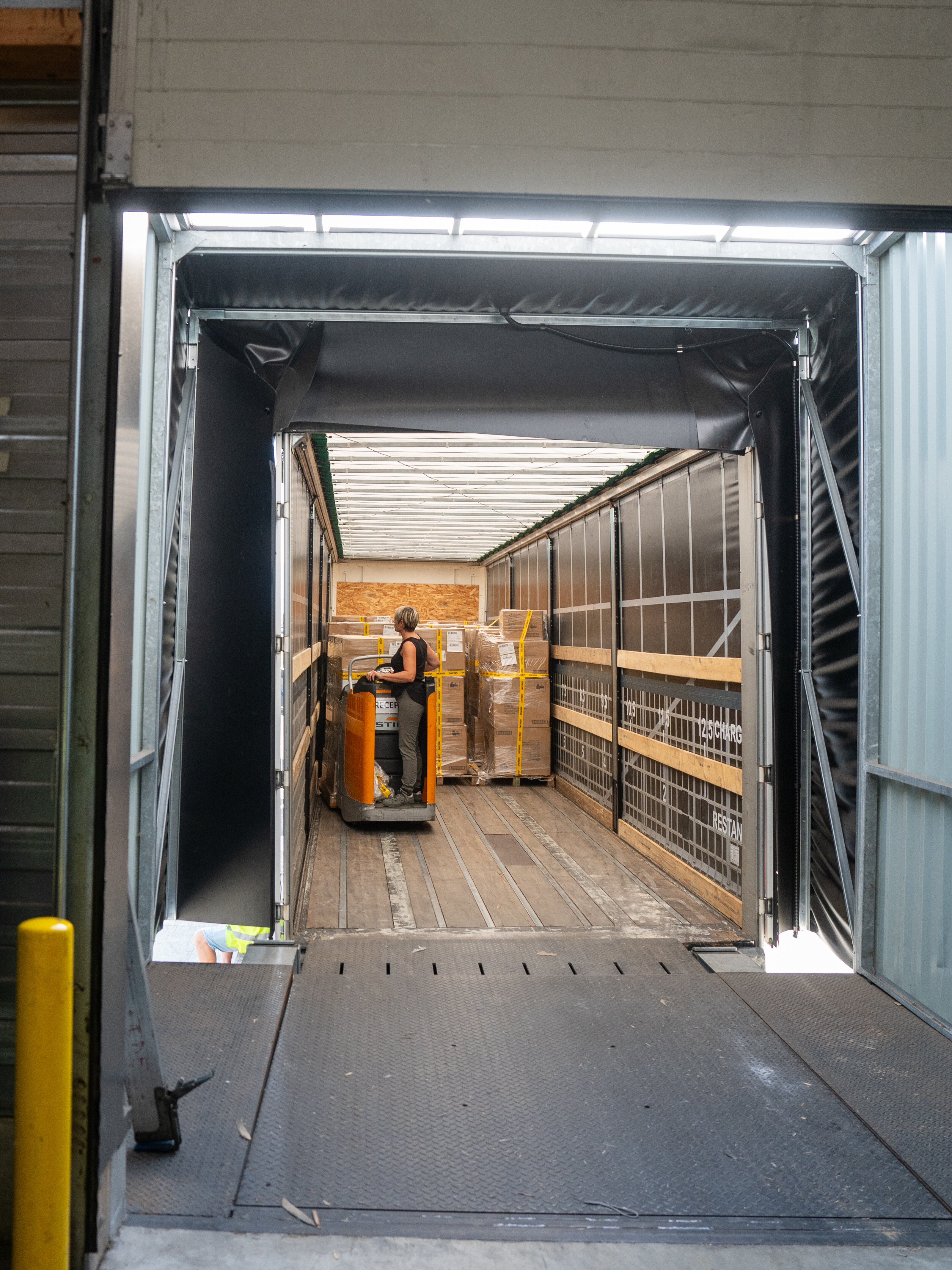 Exemple d’un des nombreux déchargements effectués sur la plateforme  - © RM