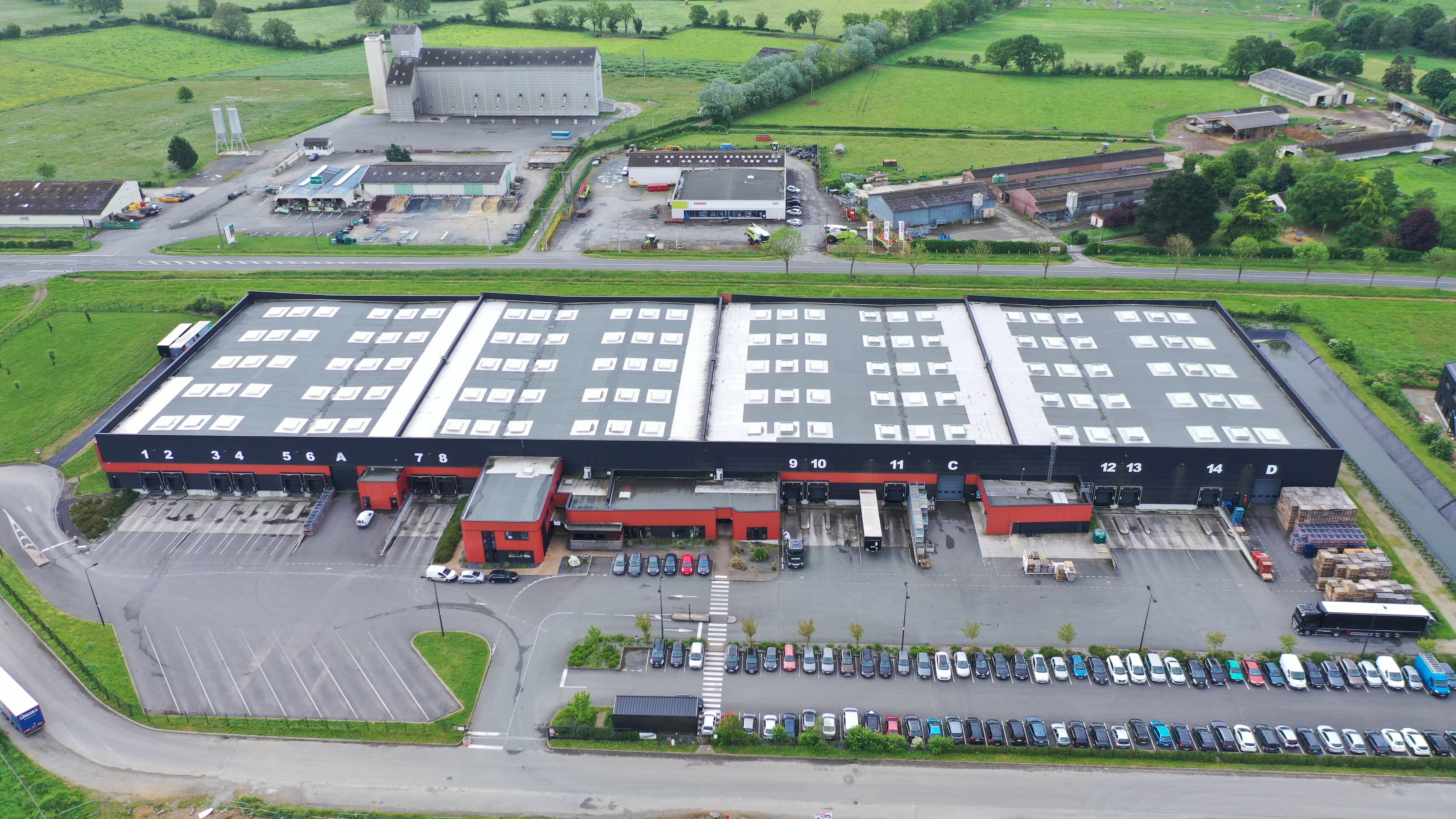 A Chateau-Gonthier, en Mayenne, V and B possède une première plateforme logistique de 12&nbsp;000 m2 qu’elle va doubler par une autre de même taille. - ©&nbsp;D.R.