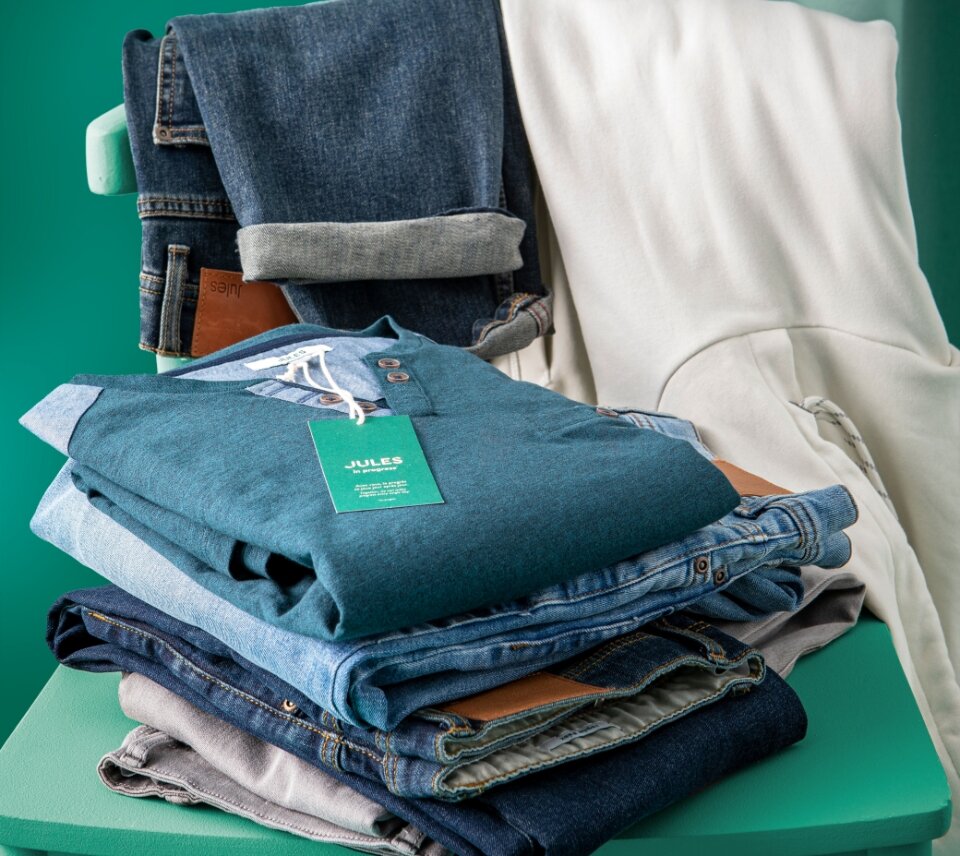 35 % de la collection Jules est sous label In progress (vêtements avec des matières plus durables ou recyclées). - © Jules