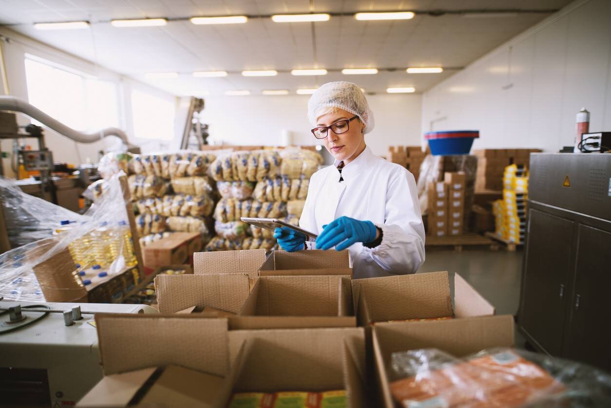 First in First Out - © D.R.