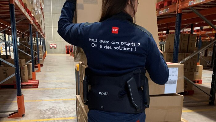 But International adopte l’exosquelette Japet pour soulager le port de charges