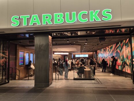Starbucks - ©&amp;#160;F.R