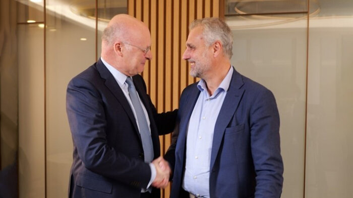 De gauche à droite : Thierry Laborde (DGD BNP Paribas) et Yves Tyrode (DG BPCE). - © D.R.