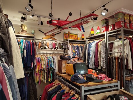 DB Invest soigne aussi le décor de ses boutiques. Ici un Hippy Market. - ©&amp;#160;Républik Retail
