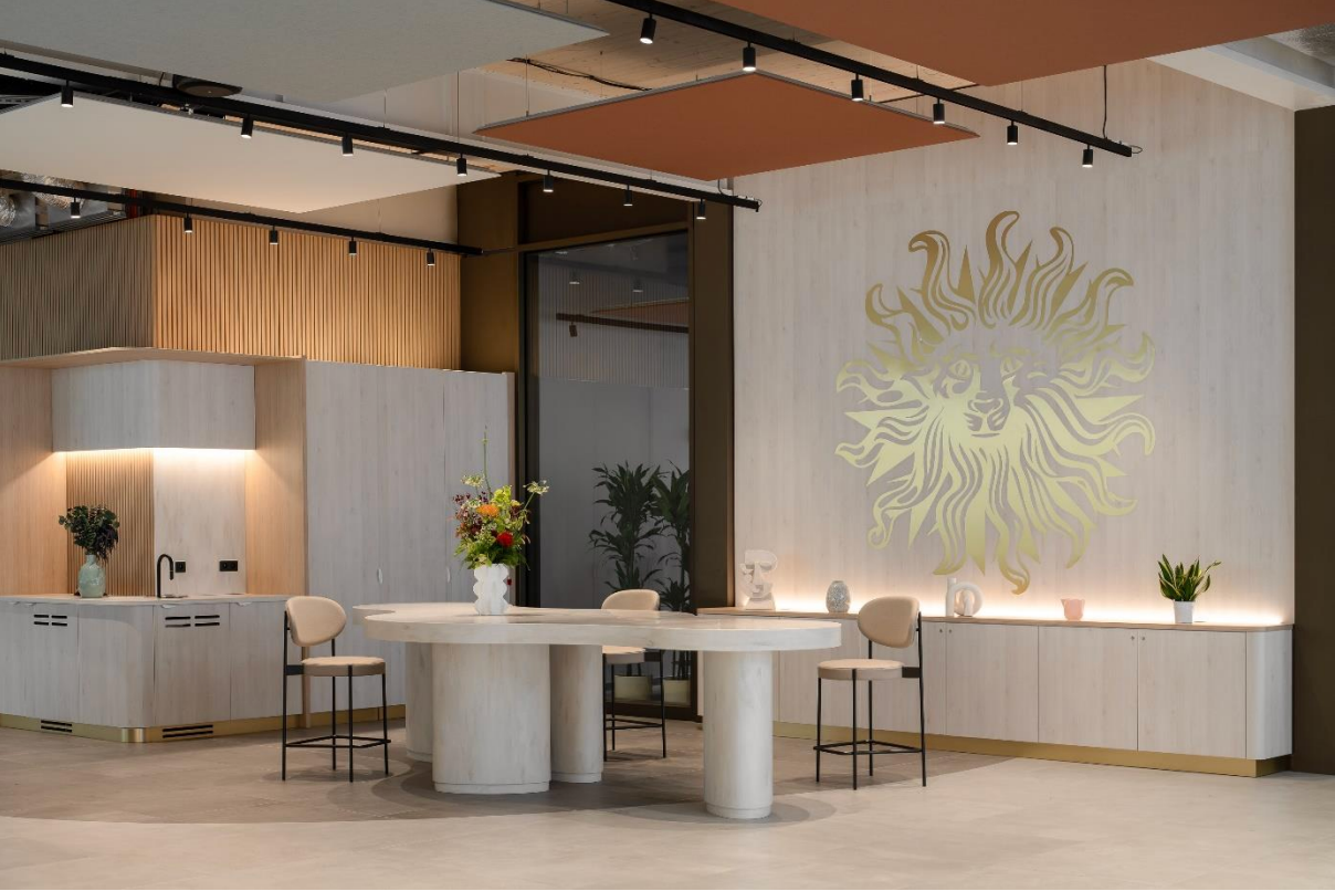 L&amp;#x27;accueil du campus parisien de Publicis Groupe, des espaces pensés pour la convivialité, la collaboration et l’identité collective, accompagnés par Parella.