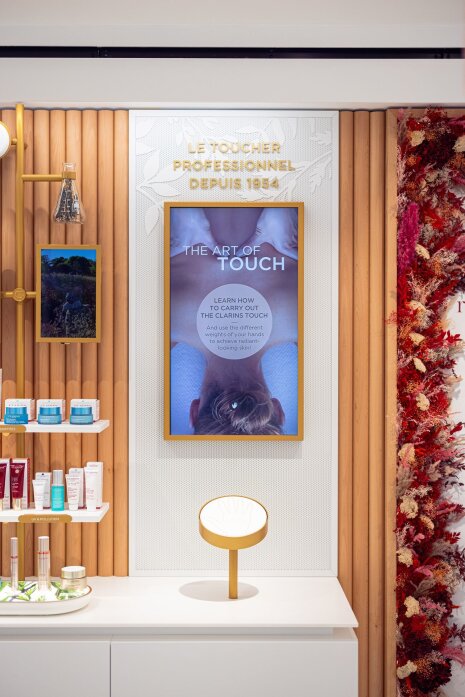 Du bois pour habiller le mur. - ©&amp;#160;Clarins / Olivier Loser