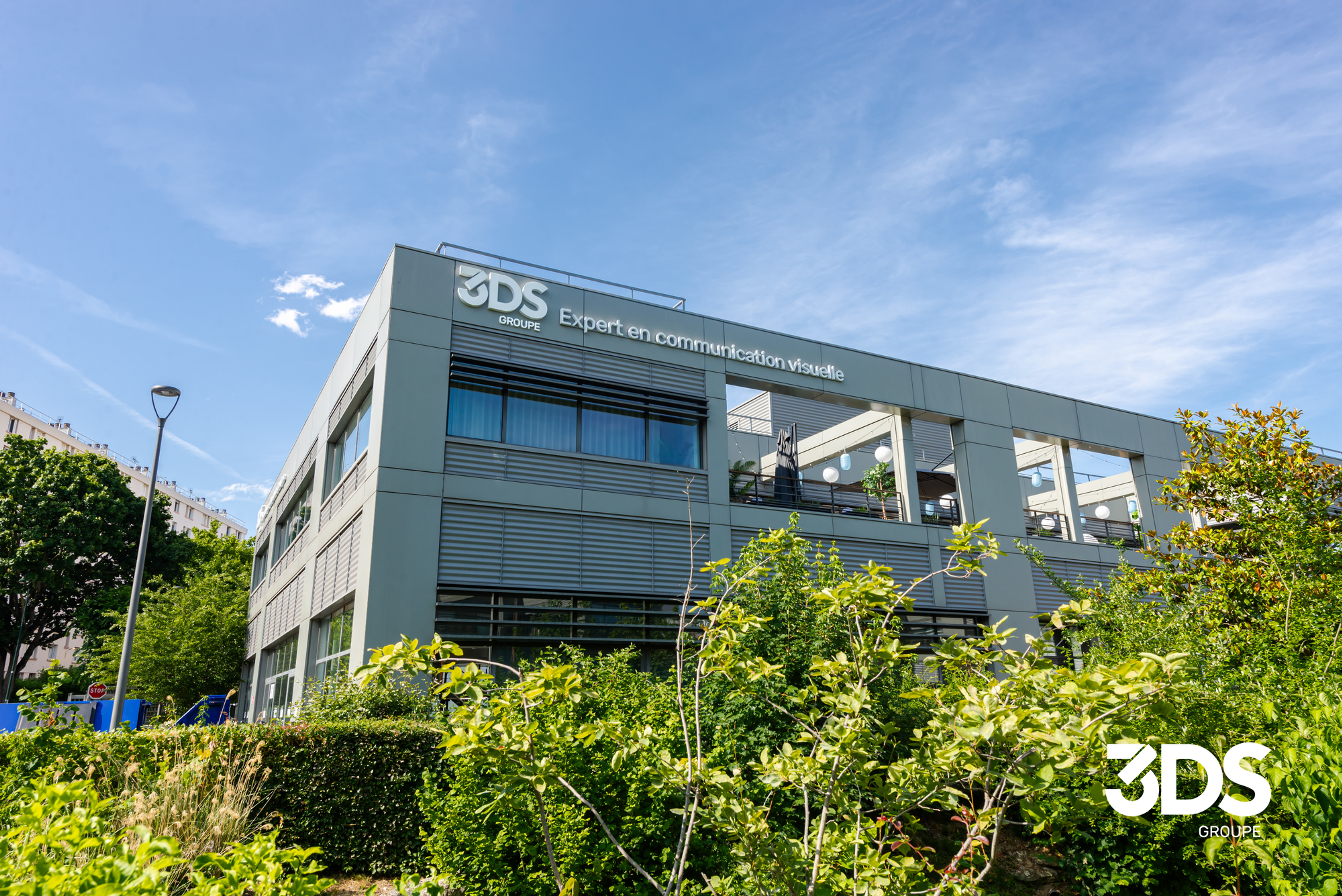 À Bagneux, le nouveau siège de 3DS Groupe réunit bureaux, showroom immersif, XP Room et atelier de production au service de l’innovation et de la RSE.