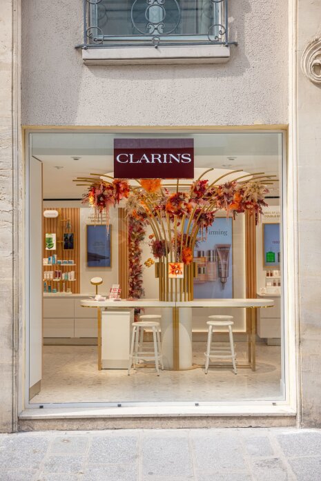 Vitrine ouvert.e - ©&amp;#160;Clarins / Olivier Loser