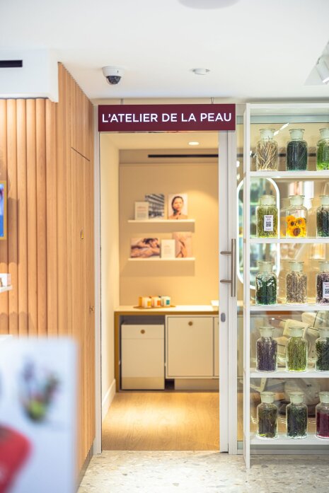Un espace soin de la peau. - ©&amp;#160;Clarins / Olivier Loser