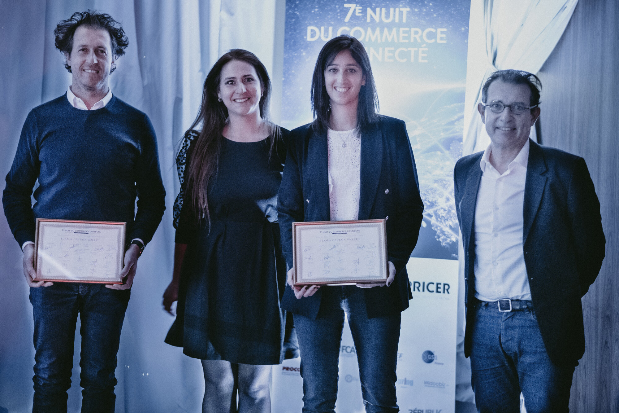 Hugues Pitre (Rue du commerce) a remis le prix à Captain wallet et Etam. - © Républik Retail