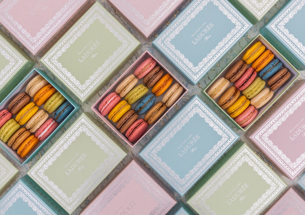 Ladurée travaille sa carte comme une collection de mode, jouant sur le produit comme le contenant. - © J.Schlosser - TAKAproduction