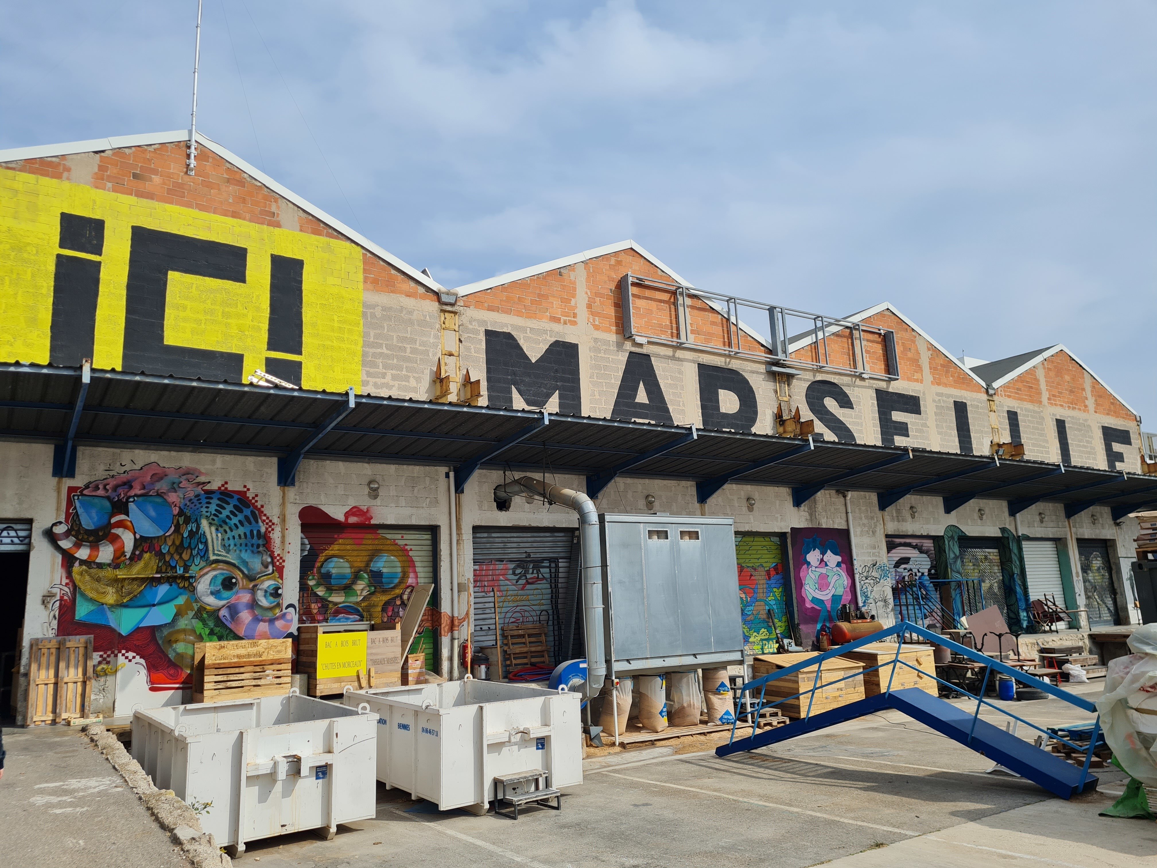  Le collectif ICI Marseille a investi une halle pour héberger des artisans - © Alexandre Foatelli