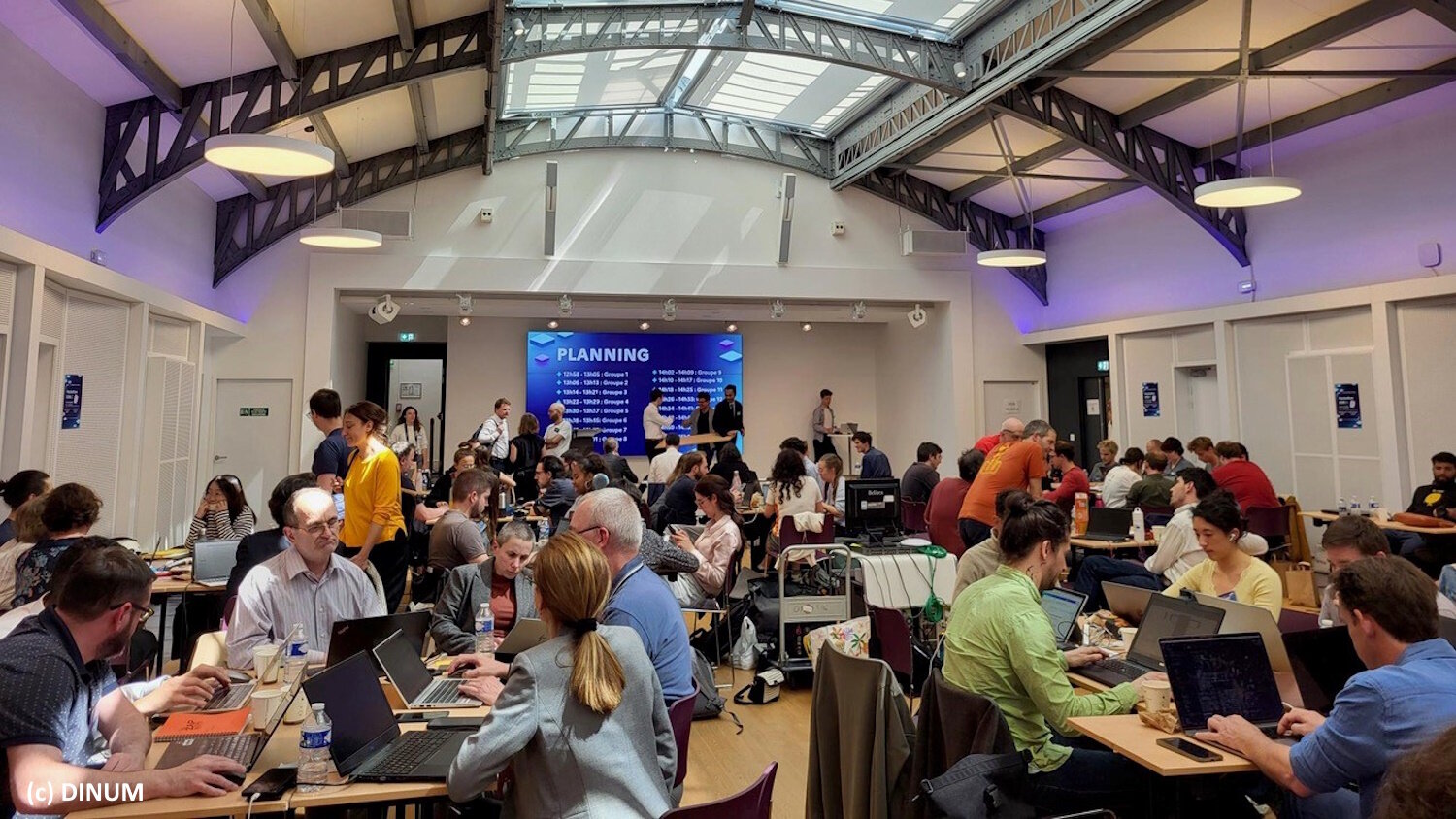Les participants au hackathon du 14-15 mai 2024 à l’Espace Saint-Martin à Paris. - © DINUM