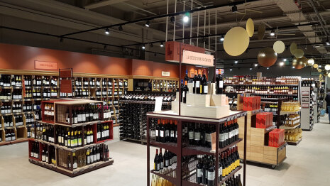 Le mobilier de la cave a été conservé avec une nouvelle organisation. - ©&amp;#160;Républik Retail