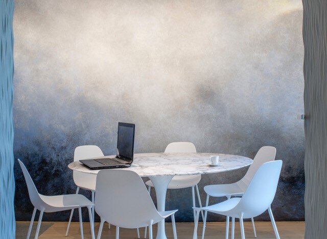 Les collaborateurs ont identifié à partir de différentes esquisses réalisées par Marc Dannaud, le caractère épuré de cet horizon comme cadre inspirant pour leur activité (espace pause Esprimm) - © D.R.