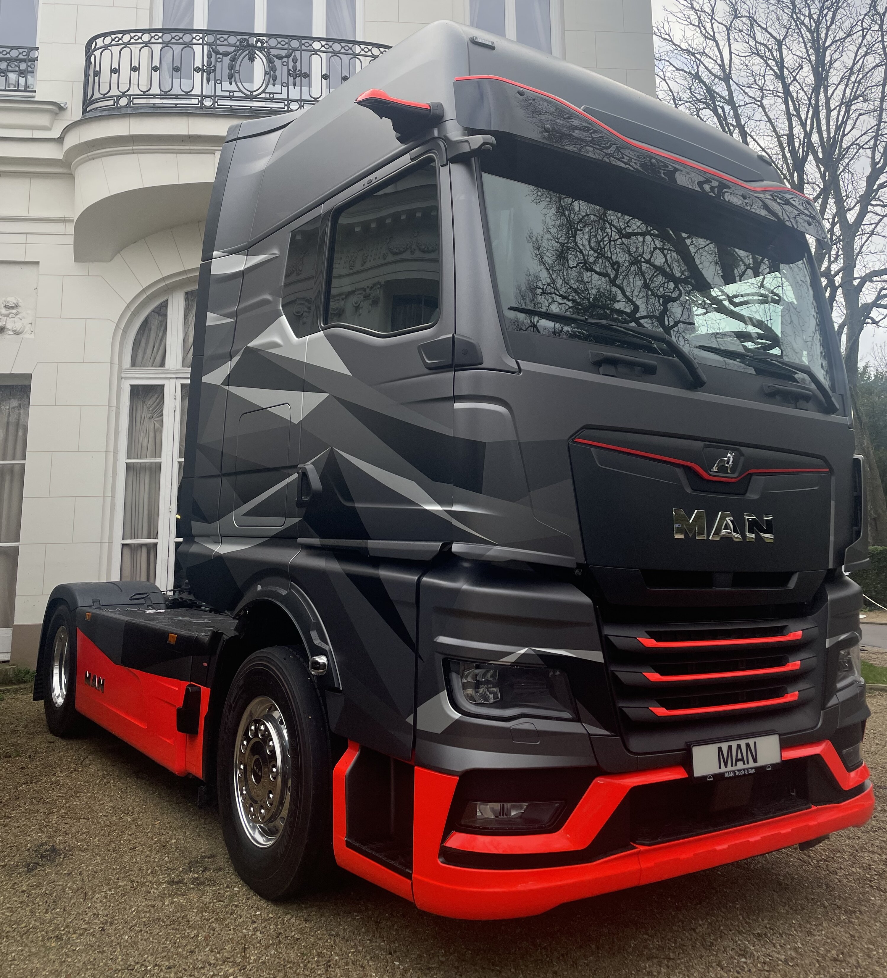 E-truck Man. - © D.R.