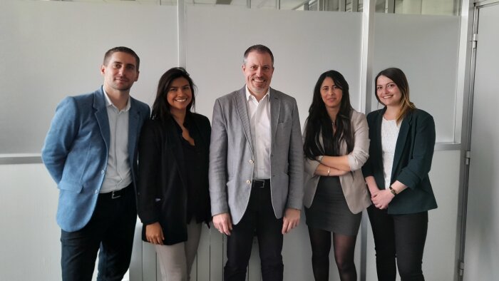 Au centre, Anthony Saussaye, entouré par les premières recrues de Delta Plus Consulting. - © D.R.