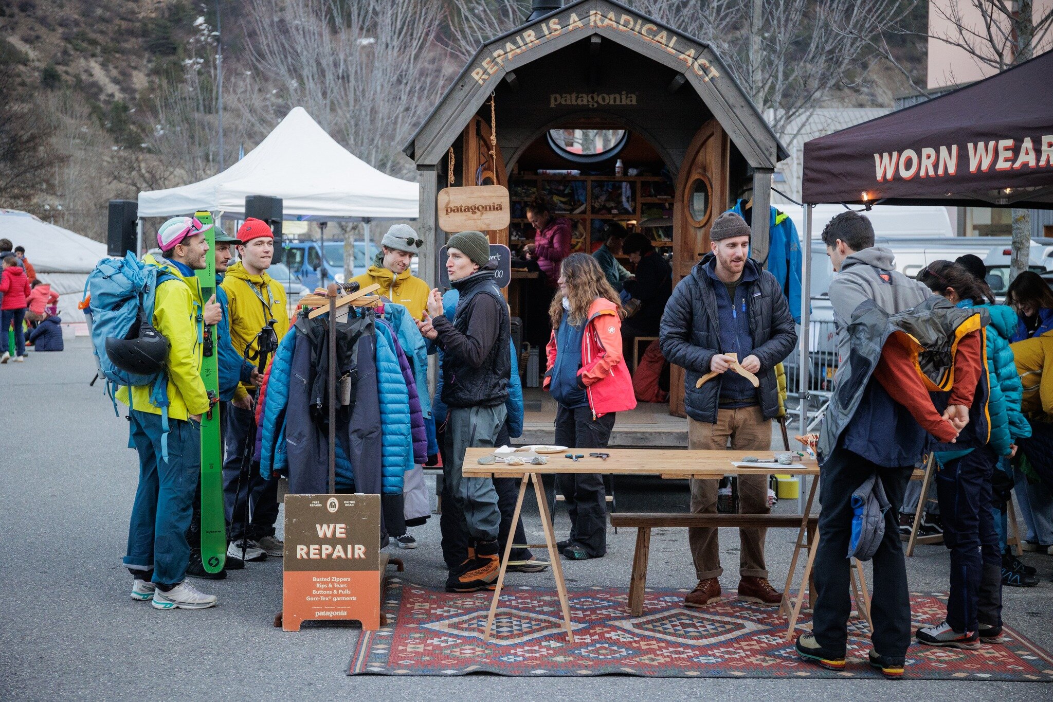 Escale du Worn Wear Tour Patagonia au Ice CLimbing Festival 2025 - © https://www.facebook.com/permalink.php/ ?story_fbid=984997380336730&amp;id=100064794304138&amp;locale=cs_CZ