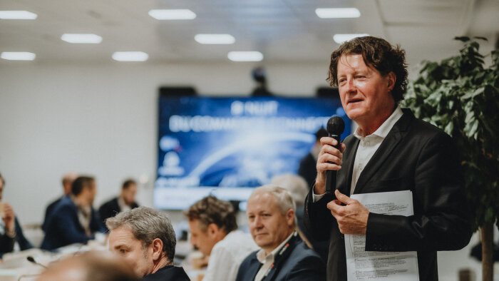 Marc Dumas présente aux jurés les règles pour noter les candidats. - © MANUEL ABELLA