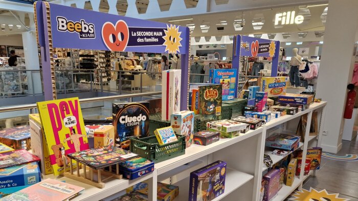 A l’étage, l’offre de produits neufs pour enfants est élargie avec de la seconde main jeux-jouets. - © Républik Retail / CC