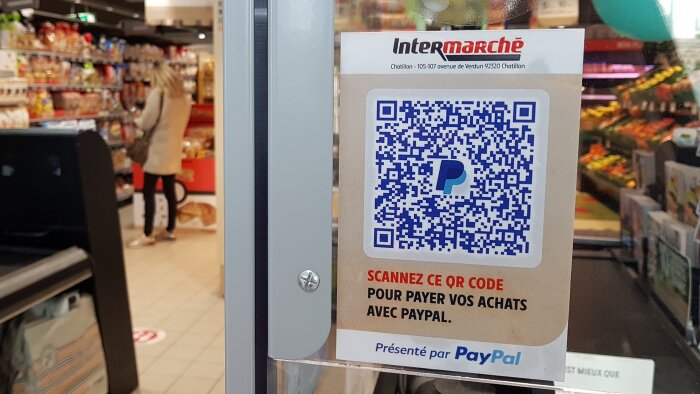 Le QR Code en caisse permet aux clients de récupérer les données bancaires du magasin en un clic. - © CC / Républik Retail