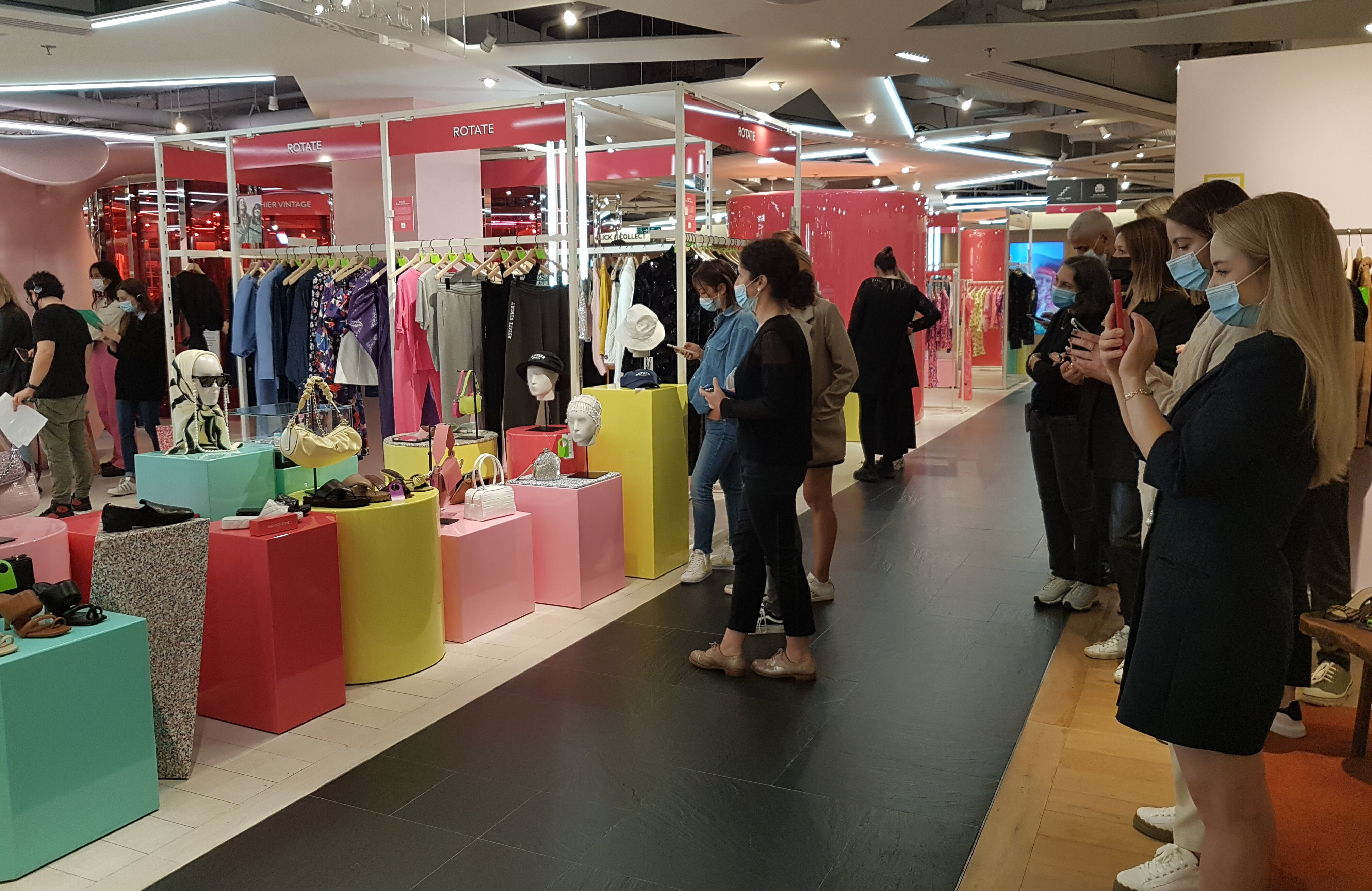 Les équipes du siège sont venues nombreuses pour suivre ce premier live. - © CC / Républik Retail