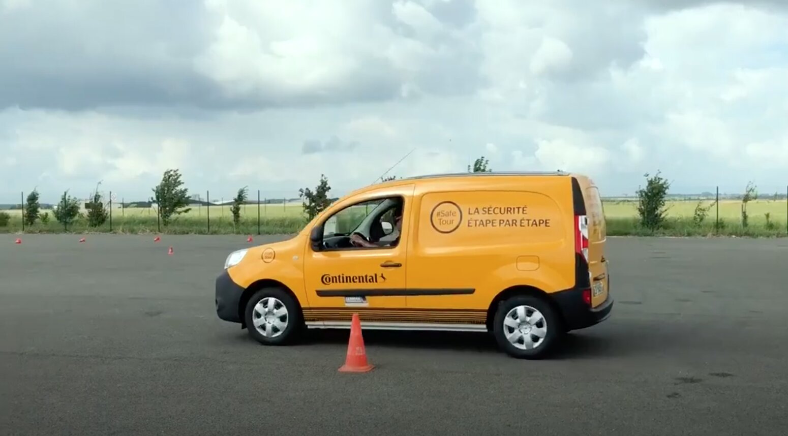 Les conducteurs et pilotes des véhicules du Tour de France suivent une formation en amont de l’événement - © D.R.
