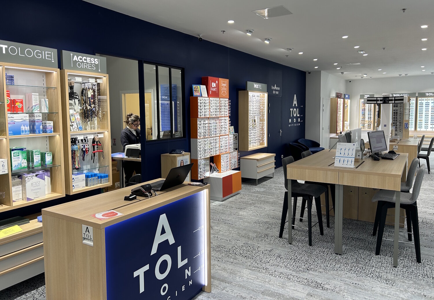 Optique et Audition sont deux services qui participent à la performance d’un point de vente. - © Atol