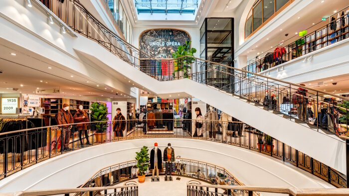 La surface globale du flagship d’Opéra s’est agrandie, passant de 2 000 à 2 265 mètres carrés.  - © UNIQLO - Myphotoagency / Farshid MOMAYEZ