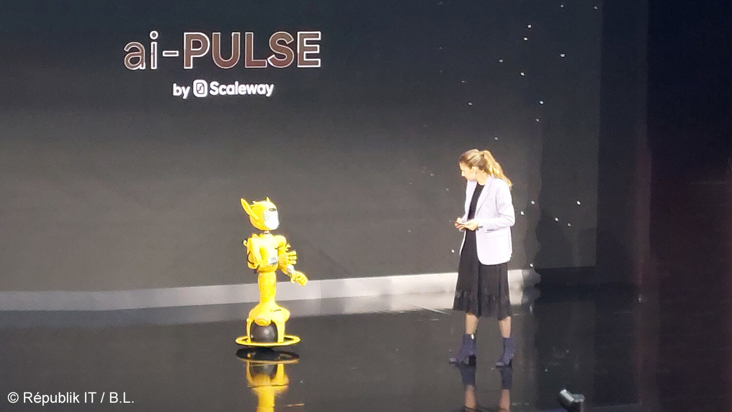 Aude Durand a interagi avec la dernière création d’Enchanted Tools.  - © Républik IT / B.L.