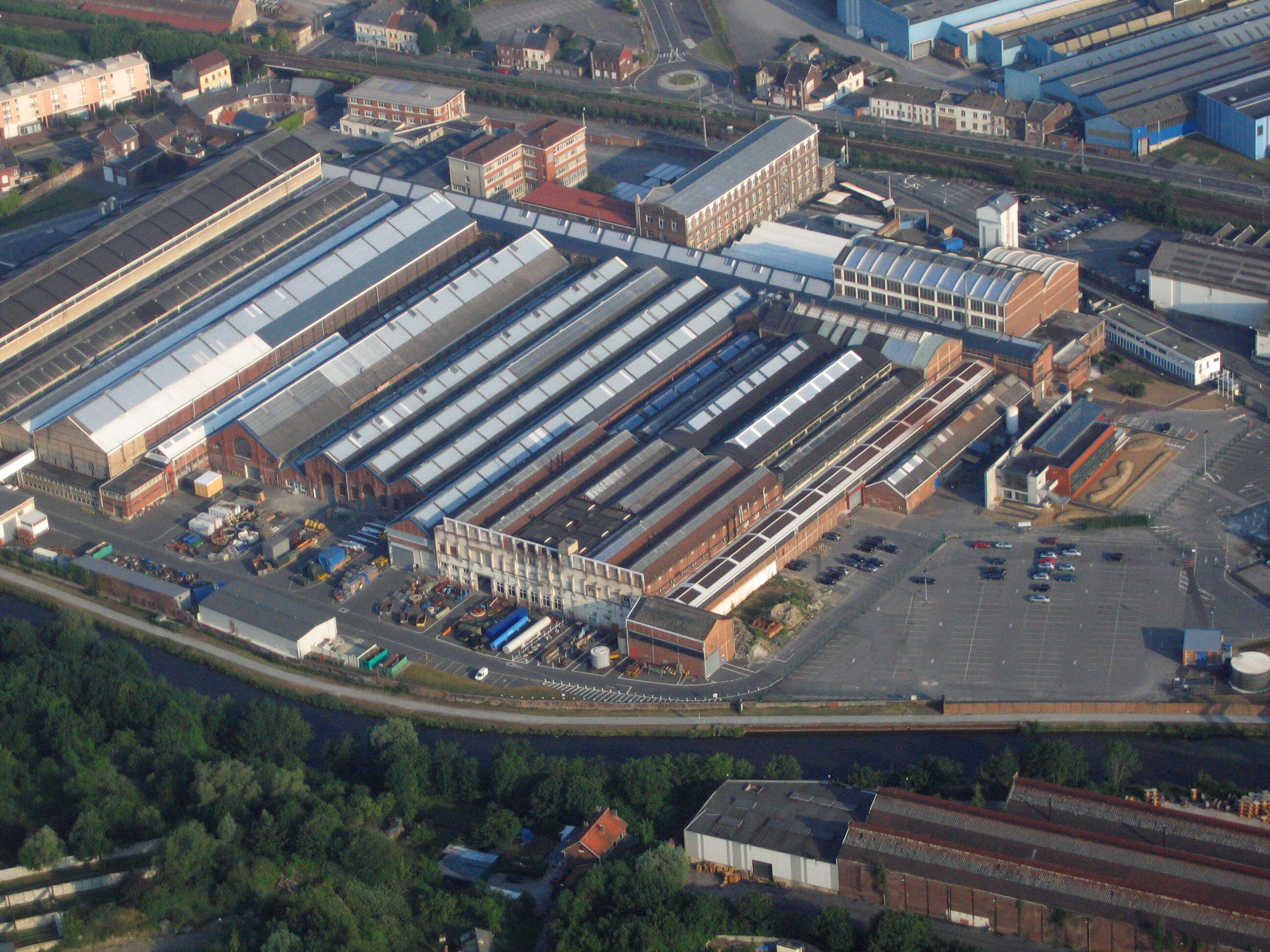 Le site de Jeumont Electric, situé aux abords de la Sambre - © D.R.