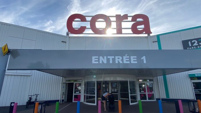 Carrefour projette de convertir les hypermarchés Cora sous enseigne Carrefour avant la fin de 2024. - © D.R.